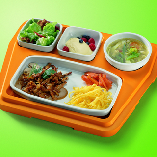 Zum Menu gehören die Hauptspeise, eine Suppe, ein Salat und ein Dessert